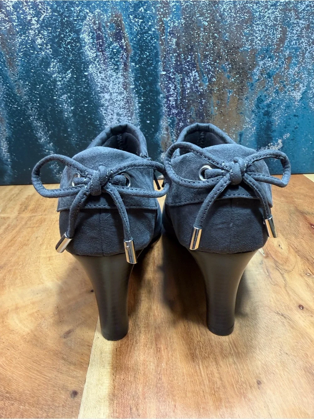 Coach and Four Modern Minimalist Gray Faux Suede Booties (VGUC)